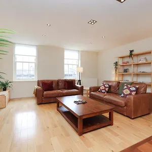Joivy Spacious 2 Bed,2 Bath Flat, Free Parking And Rooftop Terrace Edinburgh